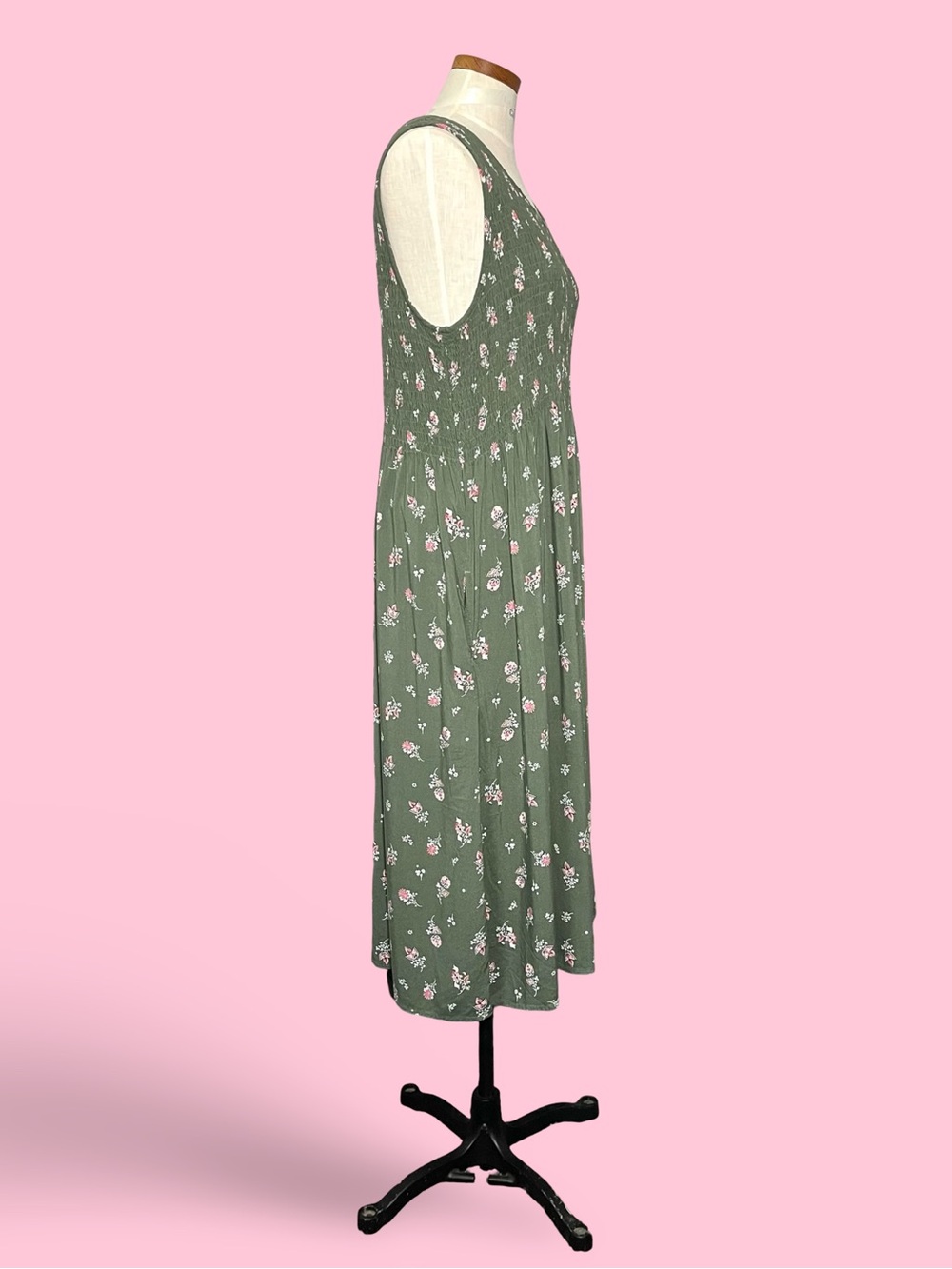 Croft & Barrow Sleeveless Midi Dress Smocked Bodice Green Floral Pockets SzL - Picture 3 of 8